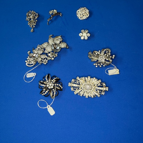 Bridal/ formal brooches. Lot of 8. Lot number 59. - Picture 2 of 2
